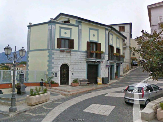 Ricostruzione fabbricato per abitazione e locali commerciali in piazza, 1992 Contursi Terme.