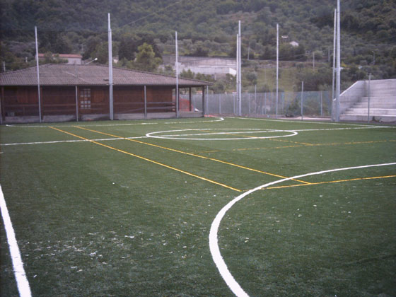 Progetto e d.l. costruzione campo sportivo polivalente, calcio a 5 e tennis, 2004 Salvitelle.